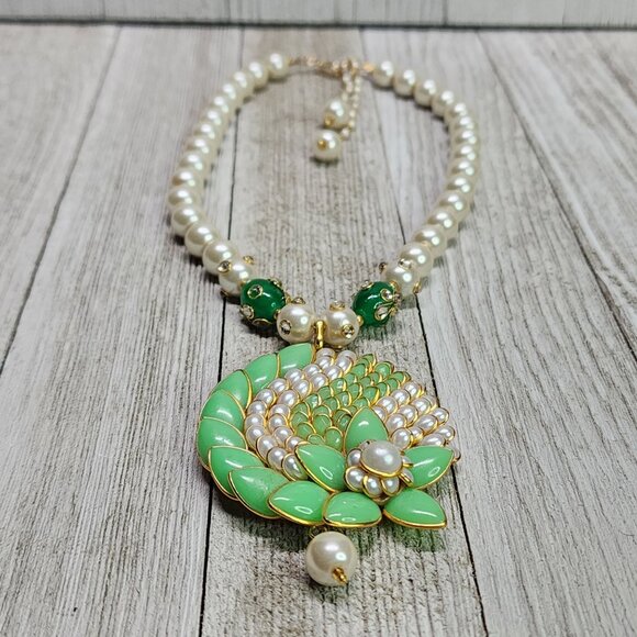 Fashion Costume Jewelry Green Gold White Pearls with Hook Back - Picture 2 of 9